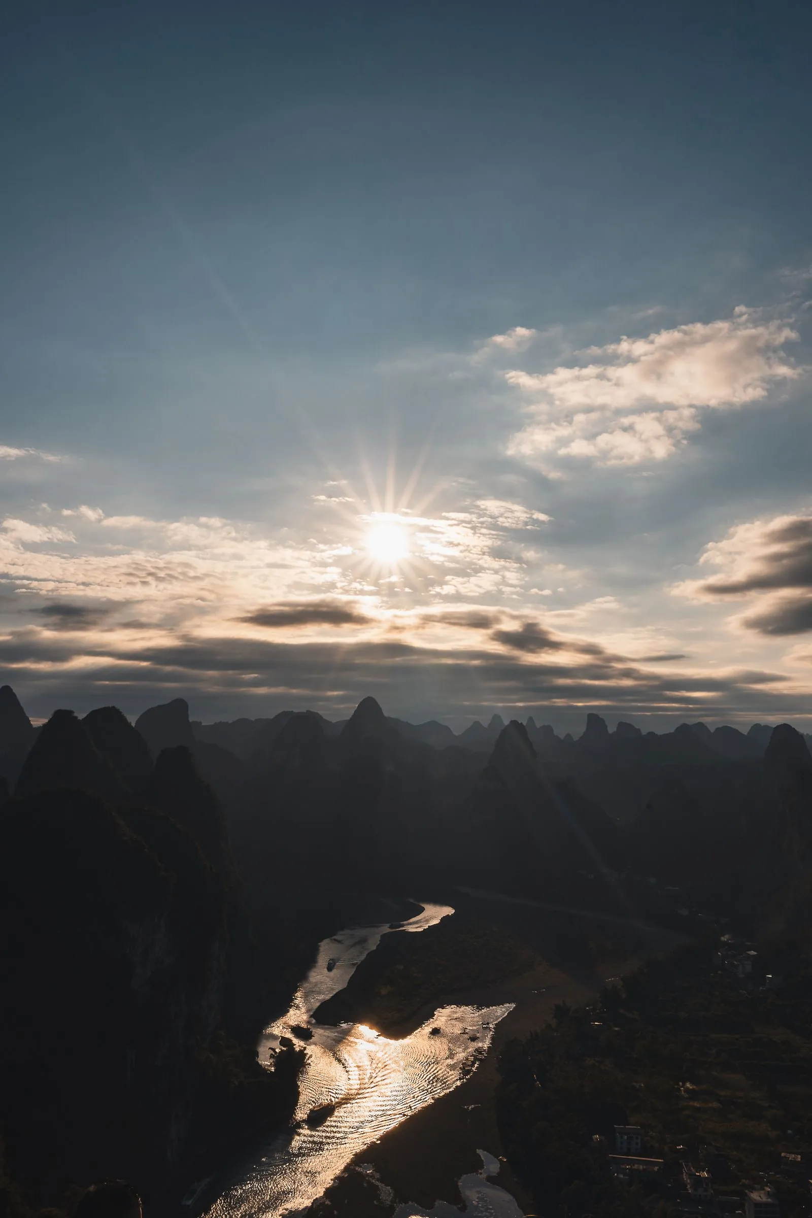 Three-day Guilin Classic Tour with Li River karst scenery